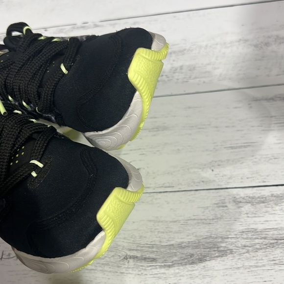 Under Armour UA HOVR Revenant Venom Size 5.5 Women - Picture 7 of 8